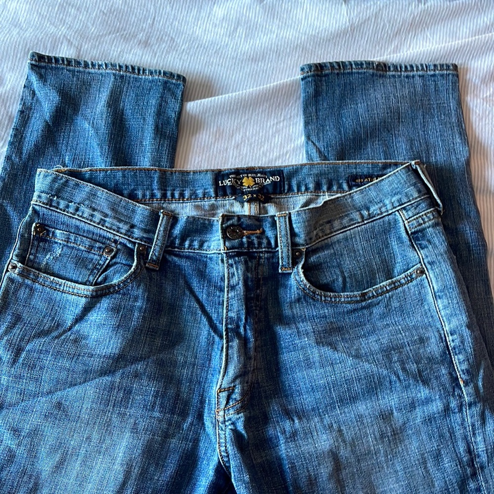 Lucky Brand 410 athletic fit light wash jeans 32x32